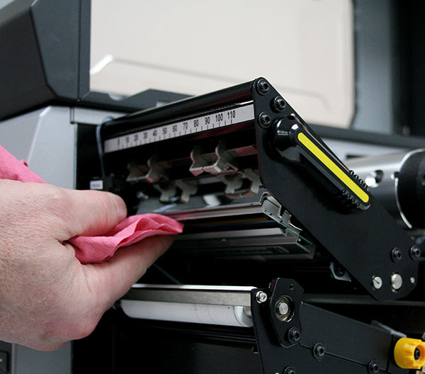 روش‌های اصولی تمیز کردن لیبل پرینتر: راهنمای کامل